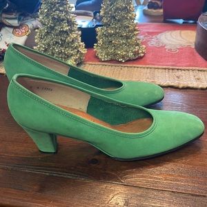 Vintage Jack Rogers green suede. Purchased at Kemps Shoe Boutique 1959.